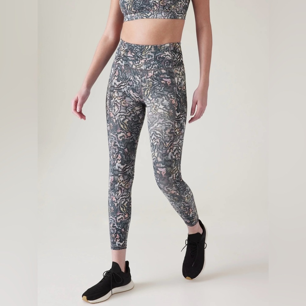 Athleta Ultimate Stash 7/8 Tight, Kinetic Abstract Multi, Medium Leggings